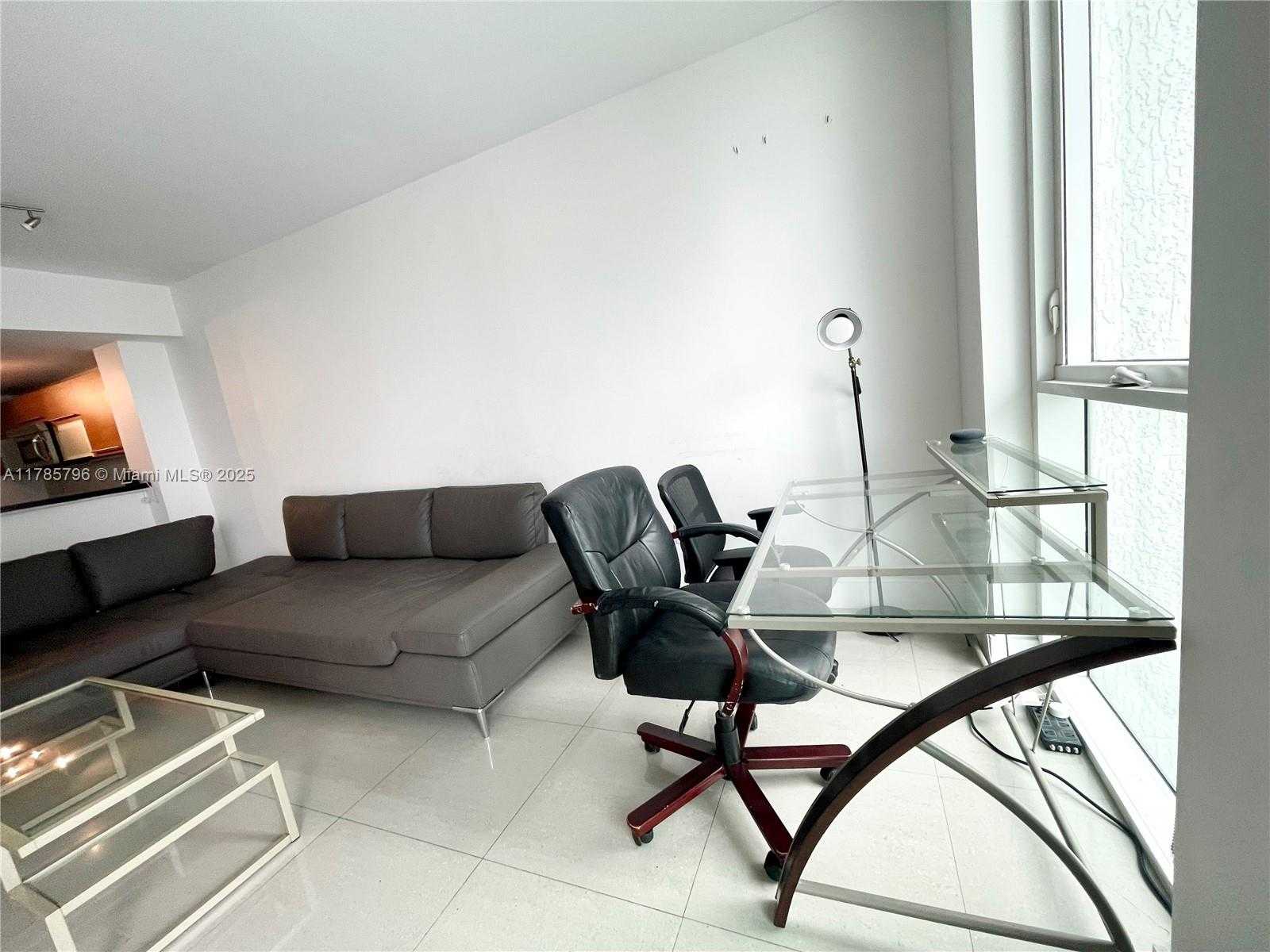 Small Image of 253 NE 2nd St, Miami, FL 33132, USA Number 9