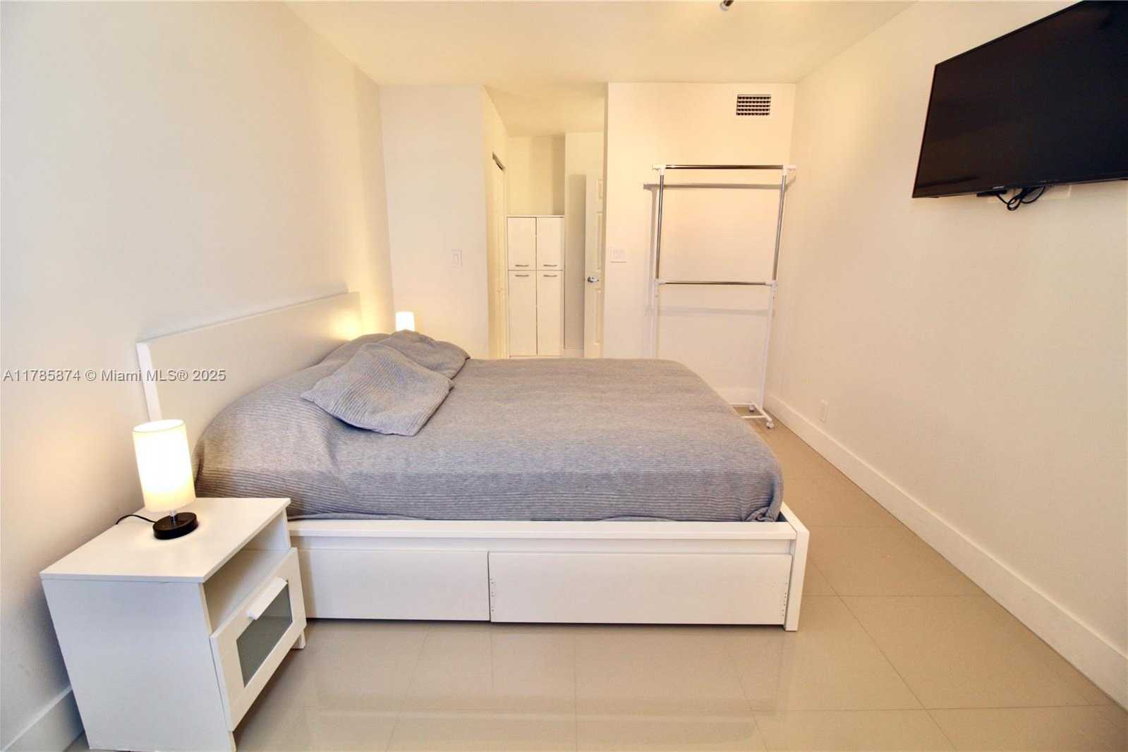 Small Image of 1865 SOUTH OCEAN DR #8I, Hallandale Beach Number 13