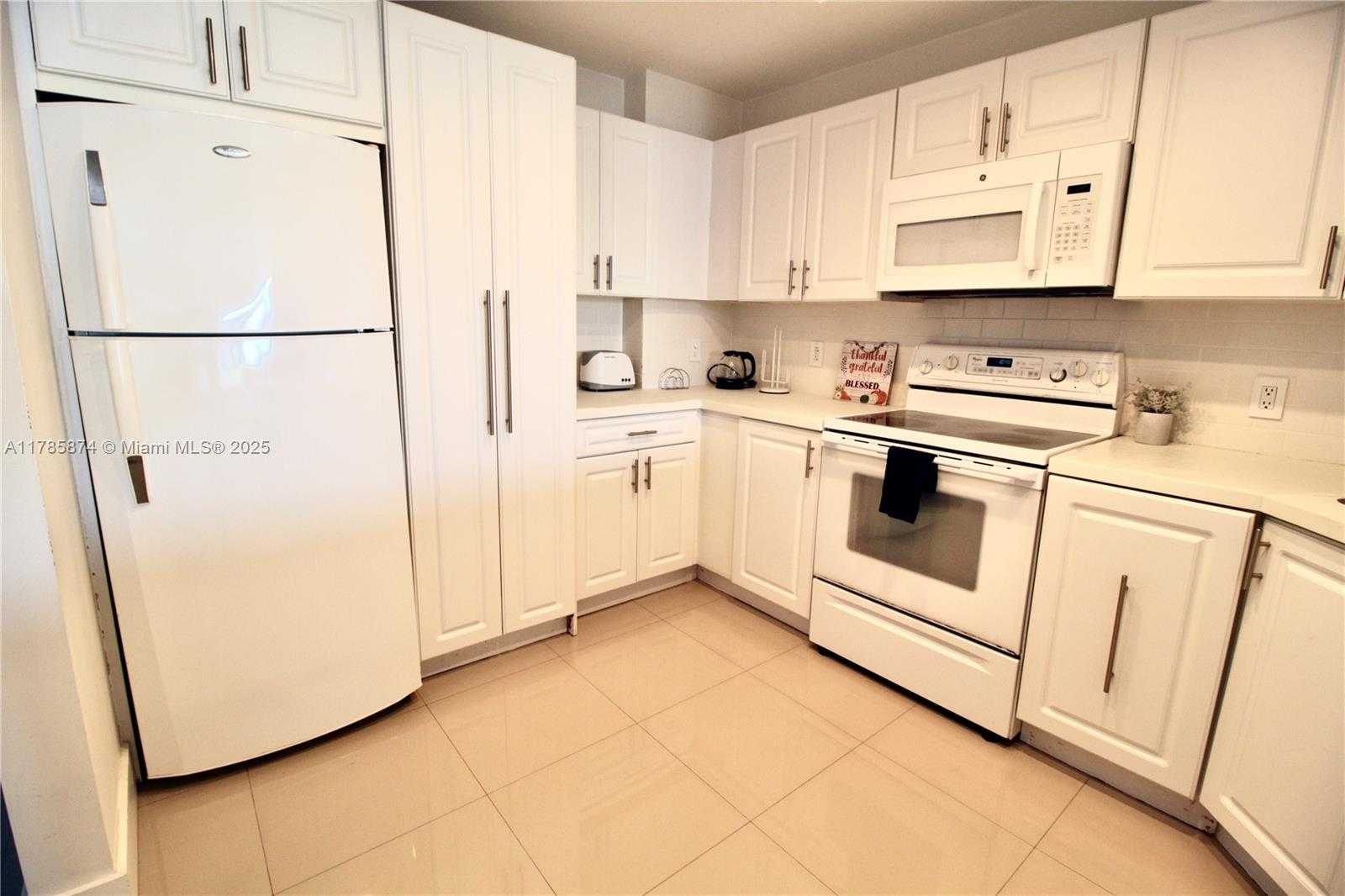 Small Image of 1865 SOUTH OCEAN DR #8I, Hallandale Beach Number 7