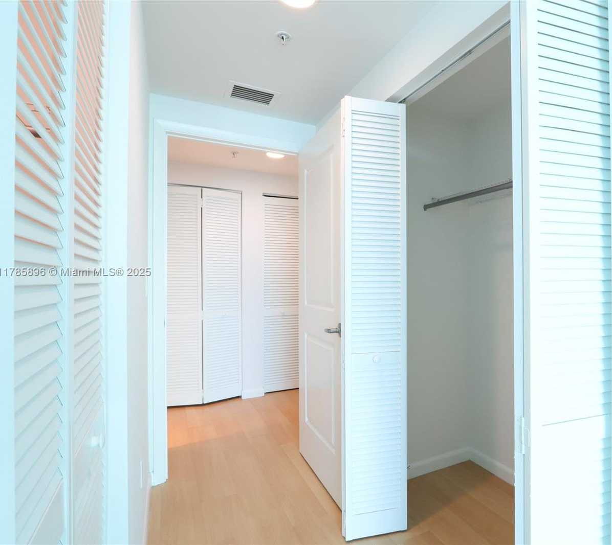 Small Image of 333 #1411, Miami Number 8