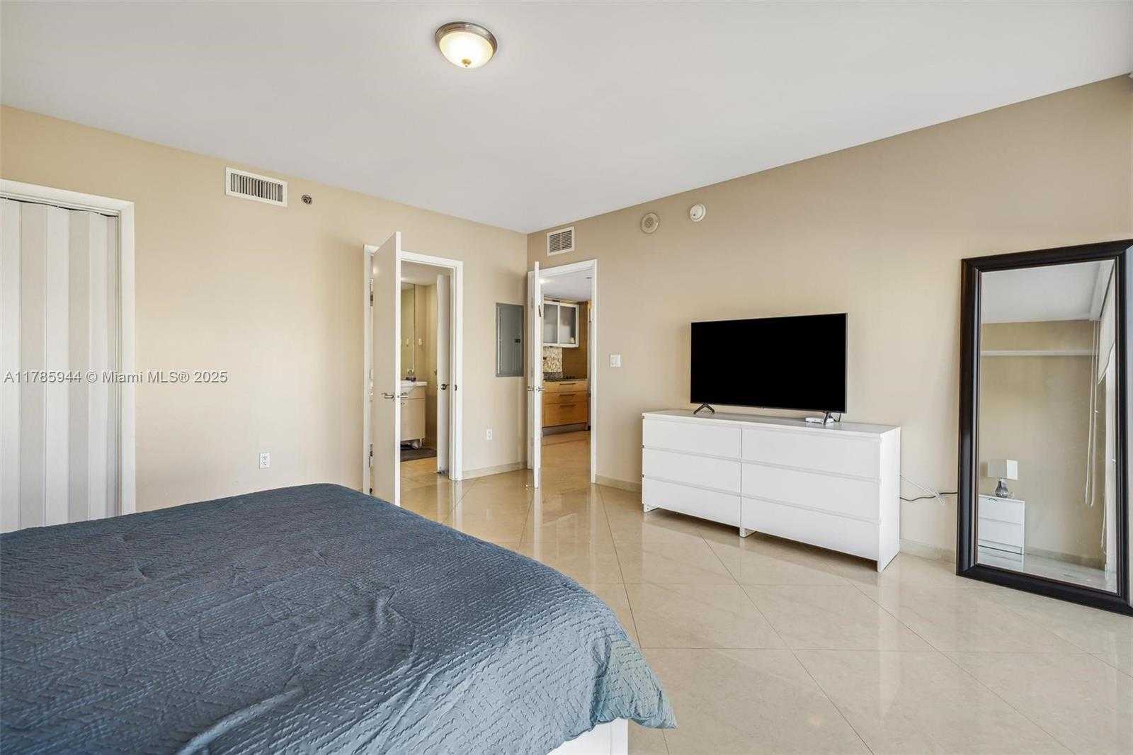 Small Image of 1830 SOUTH OCEAN DR #907, Hallandale Beach Number 9