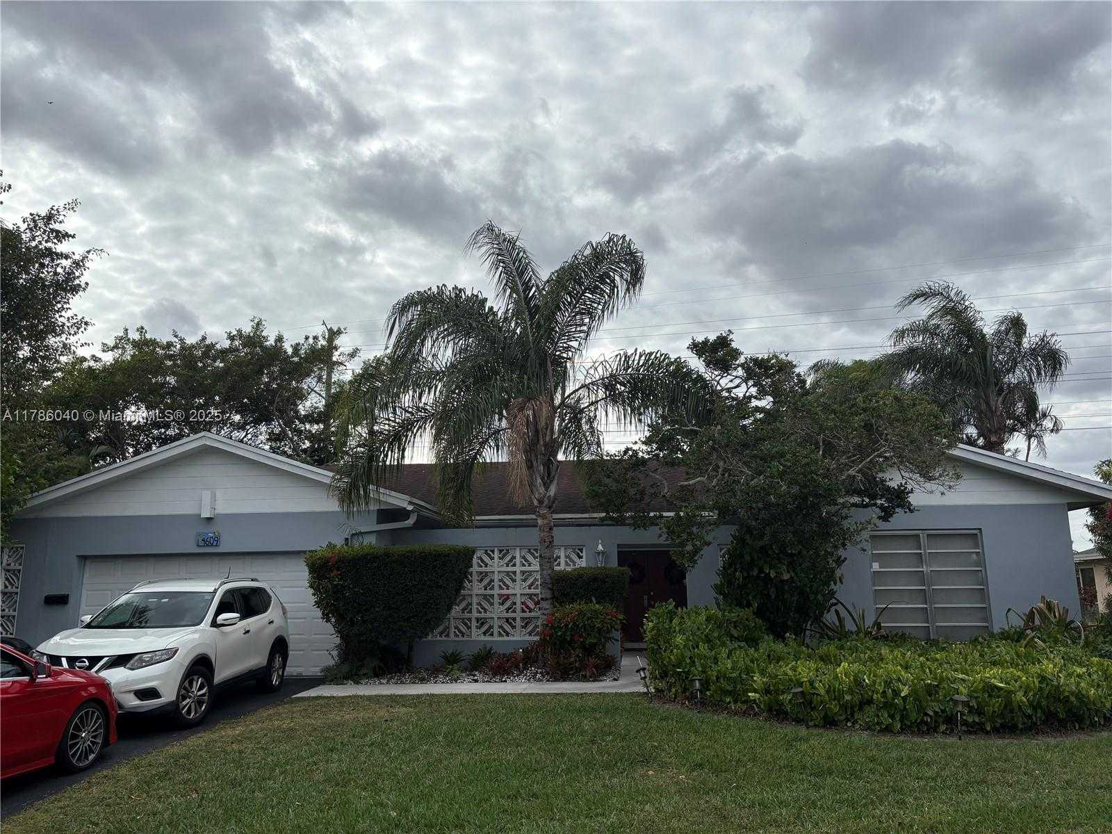 Small Image of 4609 BAYBERRY LN #4609, Tamarac Number 2