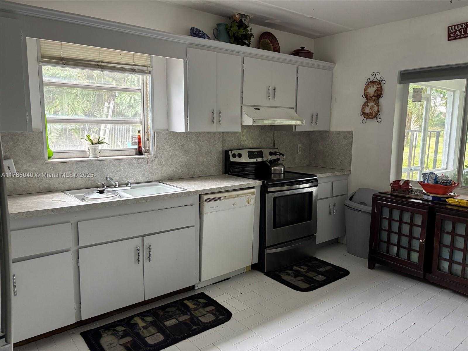 Small Image of 4609 BAYBERRY LN #4609, Tamarac Number 3