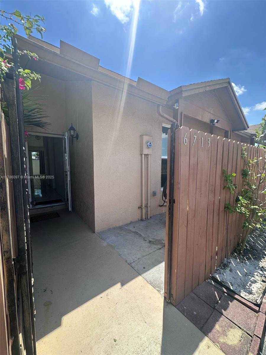 Small Image of 6713 NORTH WEST 188TH TER #22-37, Hialeah Number 4