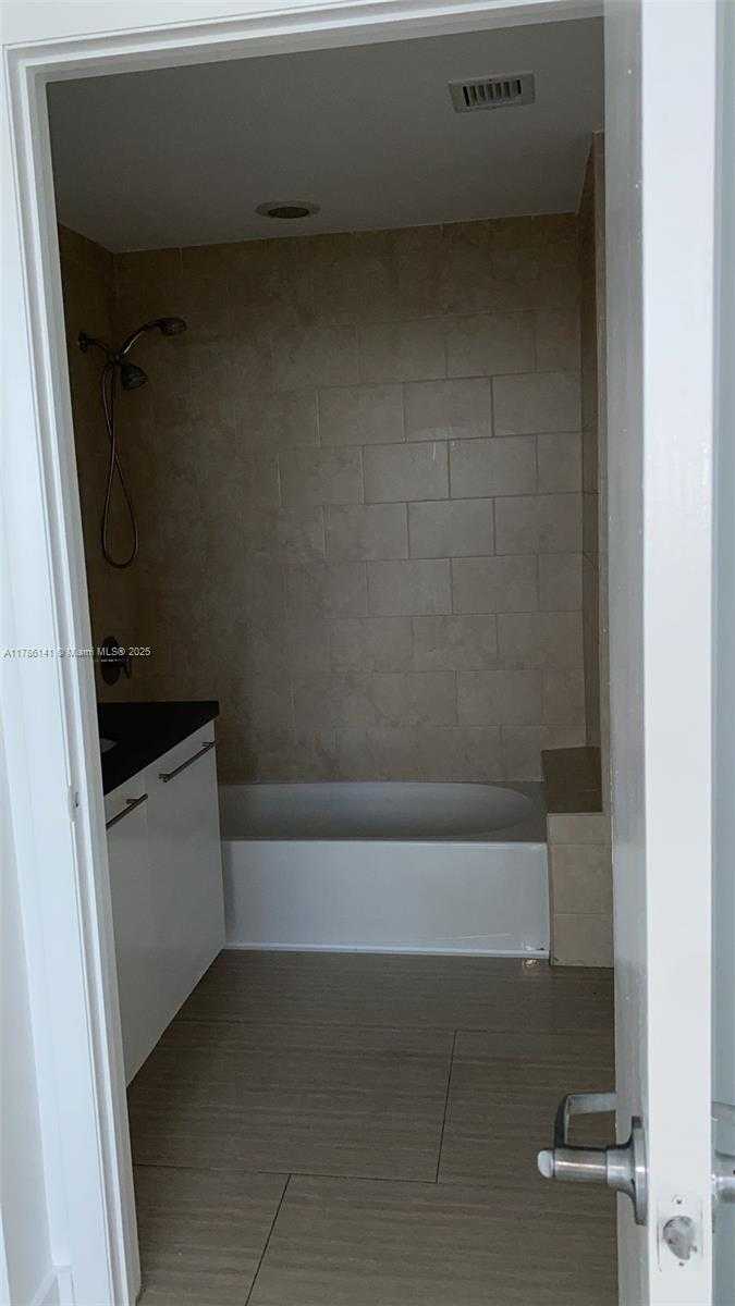 Small Image of 90 SOUTH WEST 3RD ST #3907, Miami Number 18