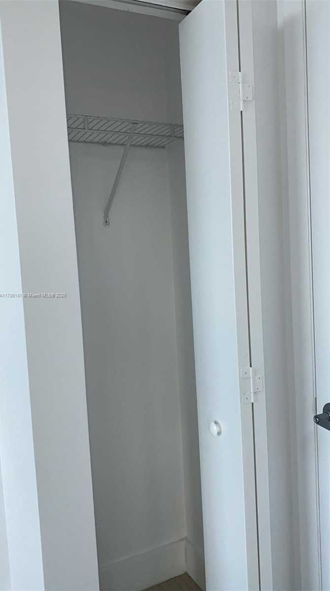 Small Image of 90 SOUTH WEST 3RD ST #3907, Miami Number 25