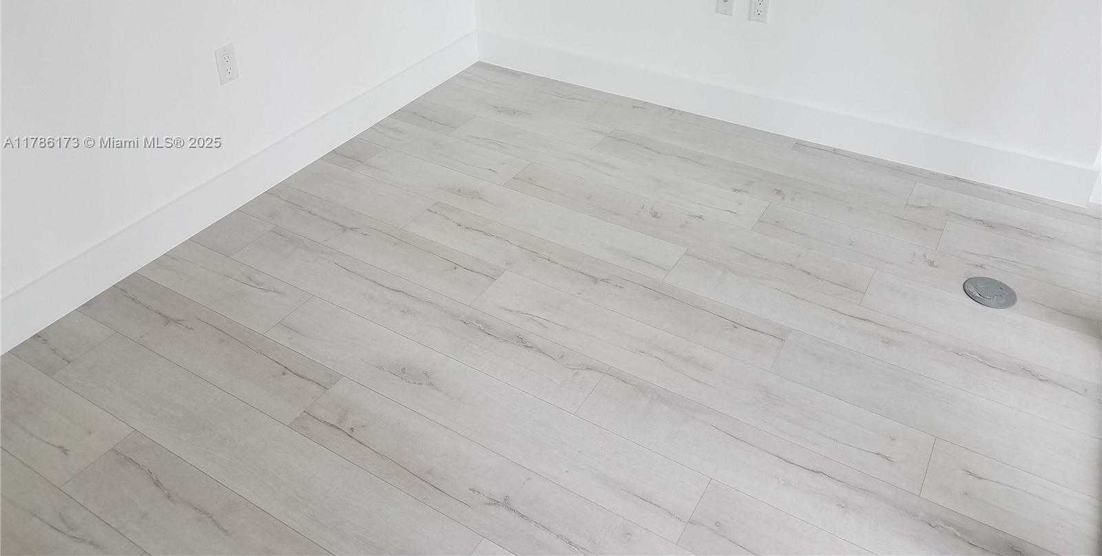 Small Image of 6610 INDIAN CREEK DR #104, Miami Beach Number 10
