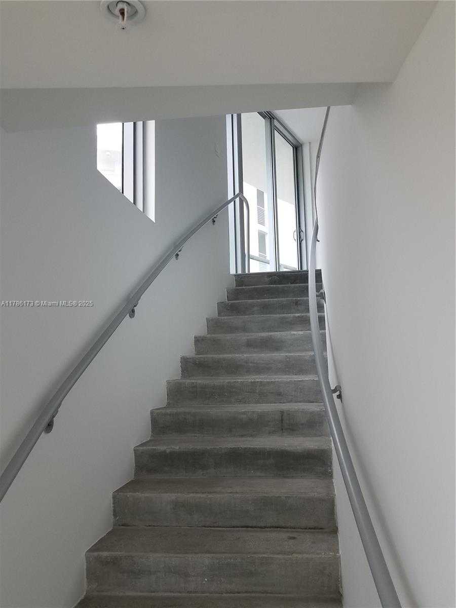 Small Image of 6610 INDIAN CREEK DR #104, Miami Beach Number 12