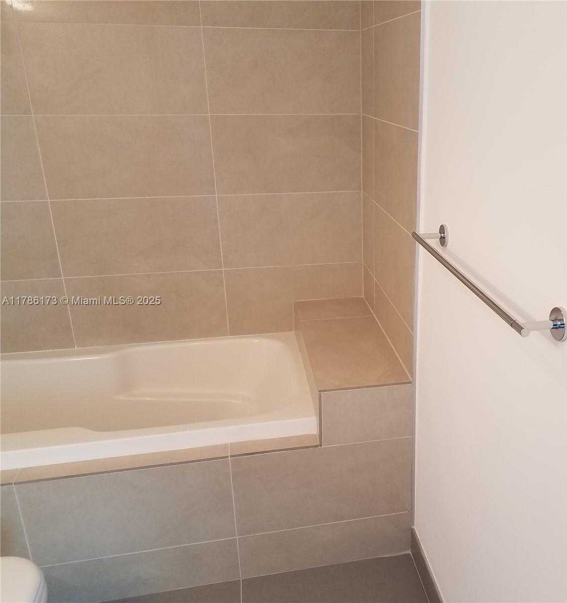 Small Image of 6610 INDIAN CREEK DR #104, Miami Beach Number 14