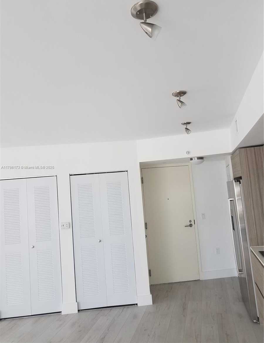 Small Image of 6610 INDIAN CREEK DR #104, Miami Beach Number 19