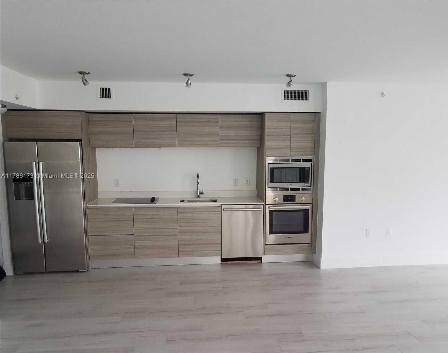 Small Image of 6610 INDIAN CREEK DR #104, Miami Beach Number 21