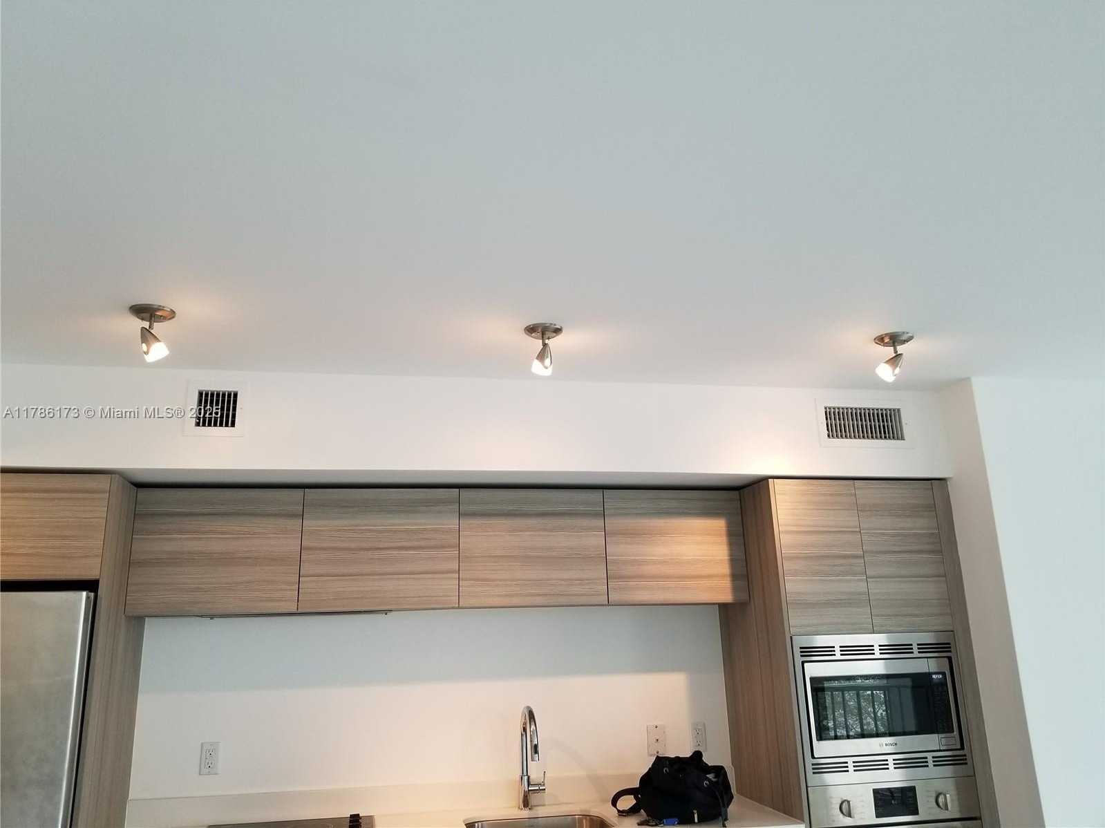 Small Image of 6610 INDIAN CREEK DR #104, Miami Beach Number 26