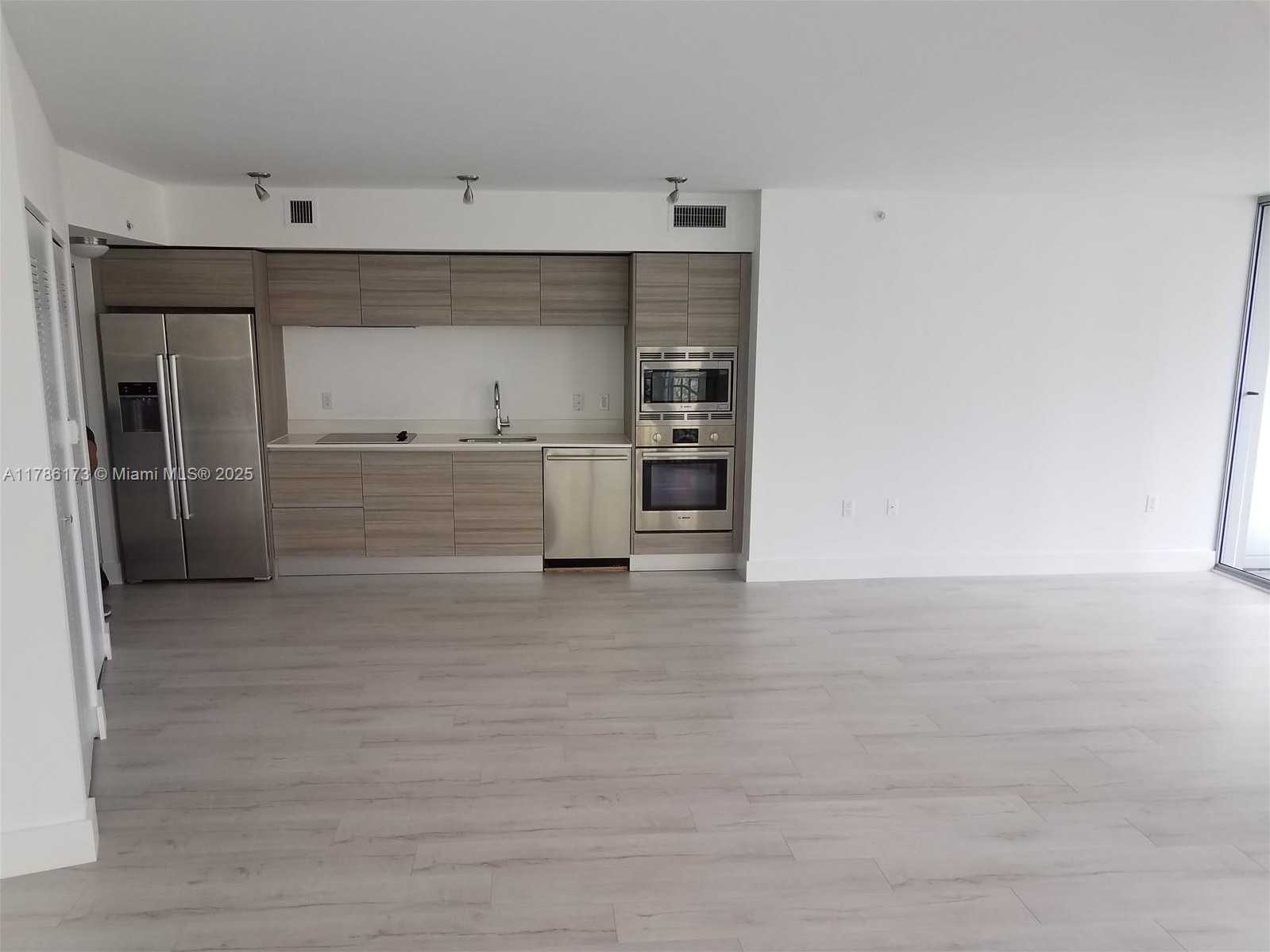 Small Image of 6610 INDIAN CREEK DR #104, Miami Beach Number 7