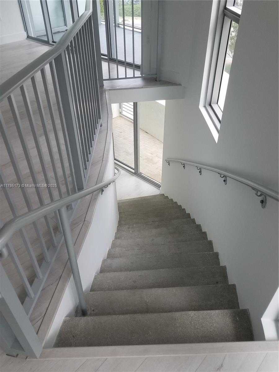 Small Image of 6610 INDIAN CREEK DR #104, Miami Beach Number 9