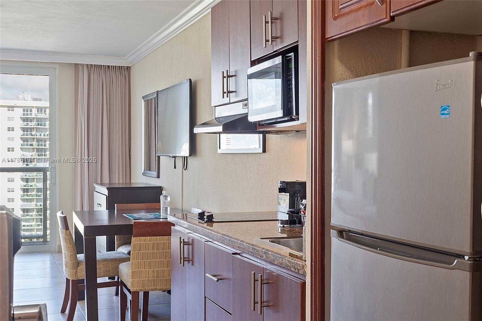 Small Image of 19201 COLLINS AVE #1034, Sunny Isles Beach Number 3