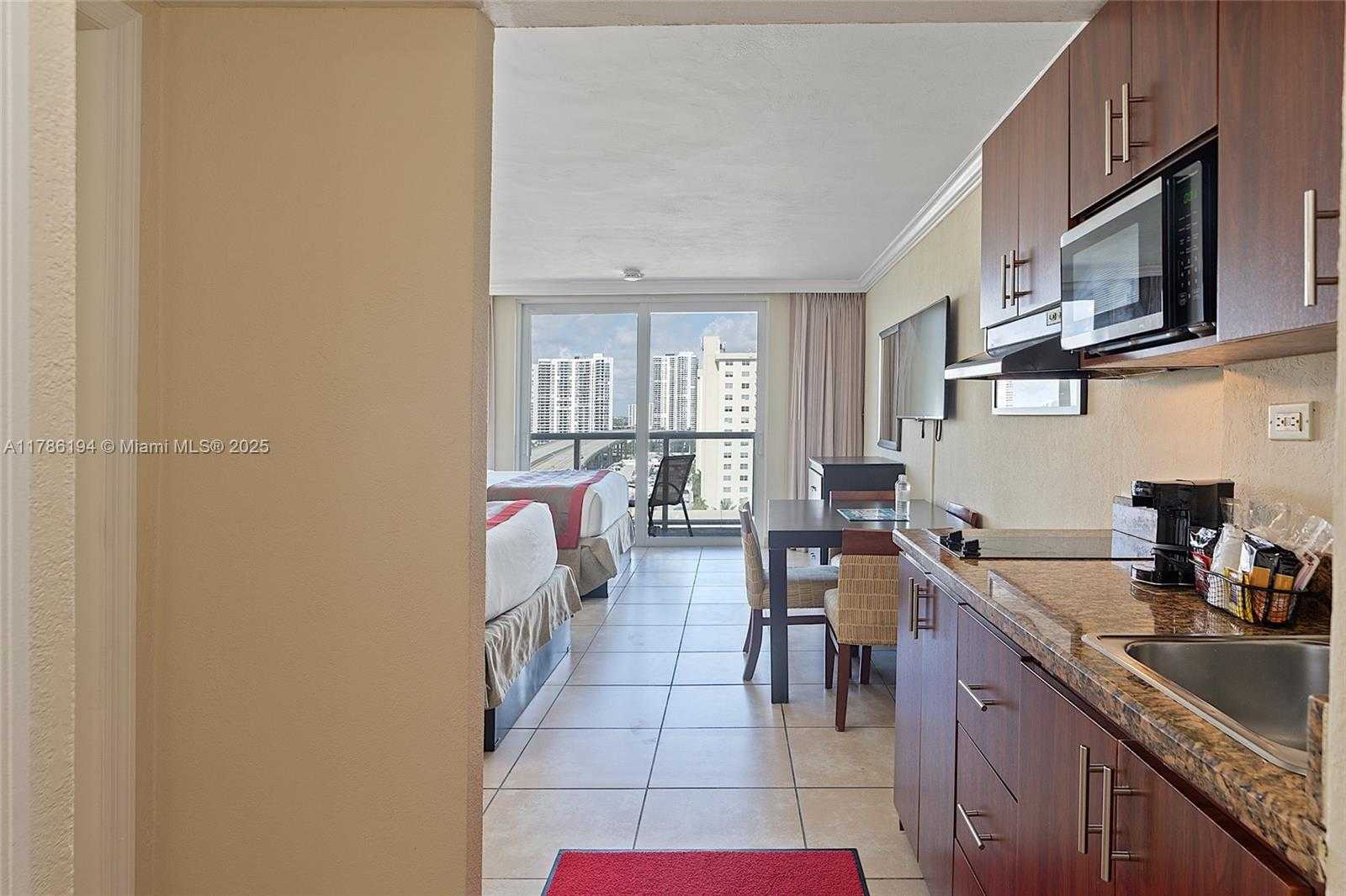 Small Image of 19201 COLLINS AVE #1034, Sunny Isles Beach Number 4