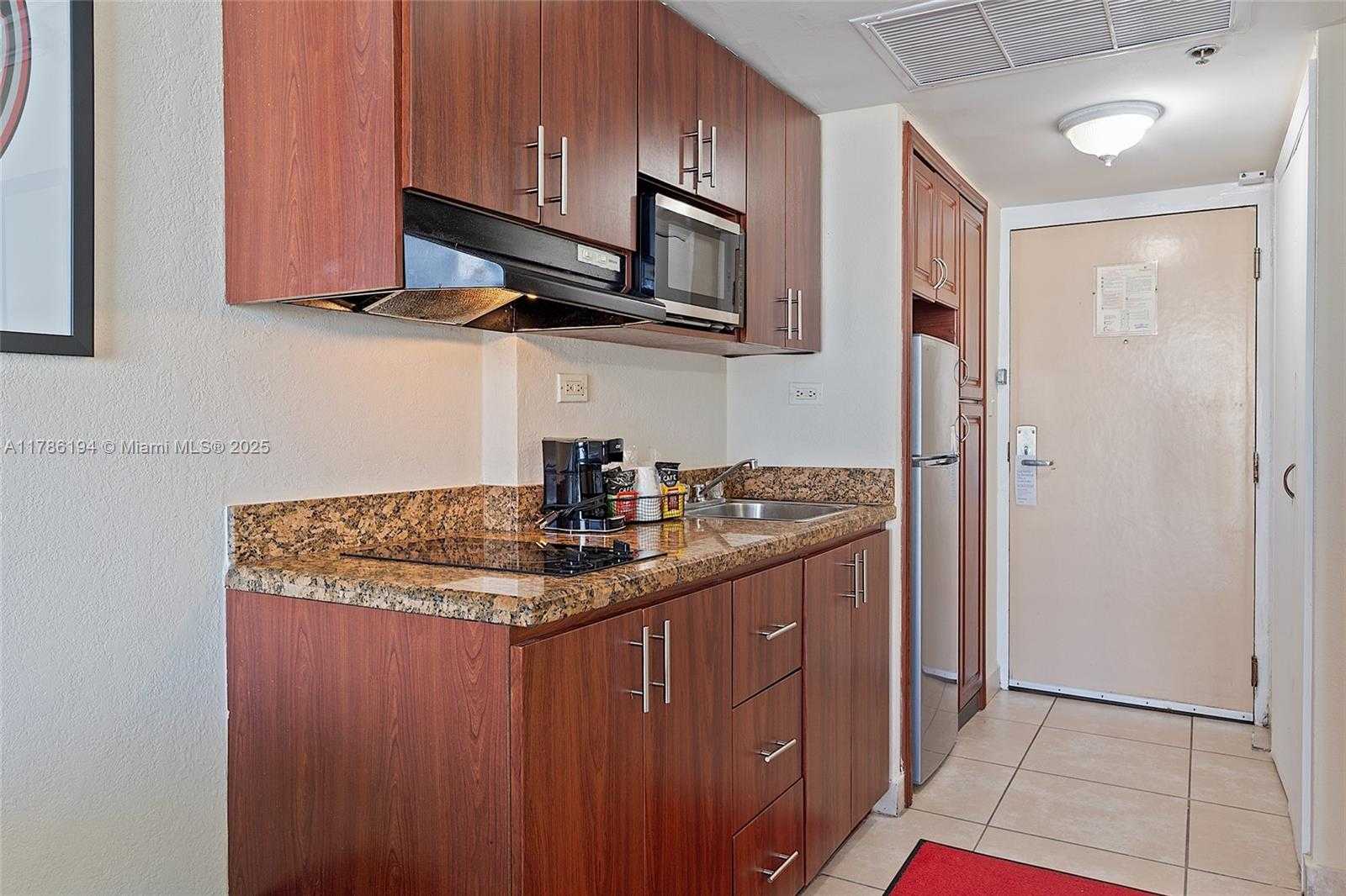 Small Image of 19201 COLLINS AVE #1034, Sunny Isles Beach Number 5