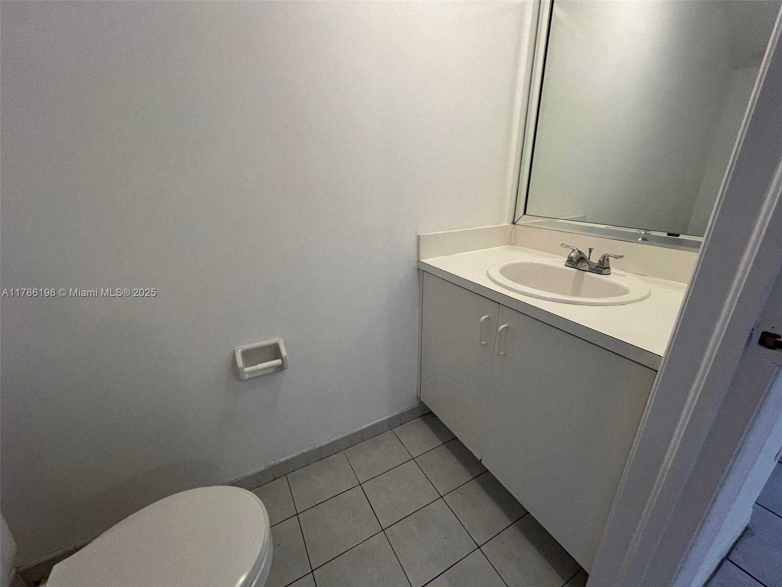 Small Image of 7844, Miami Number 8