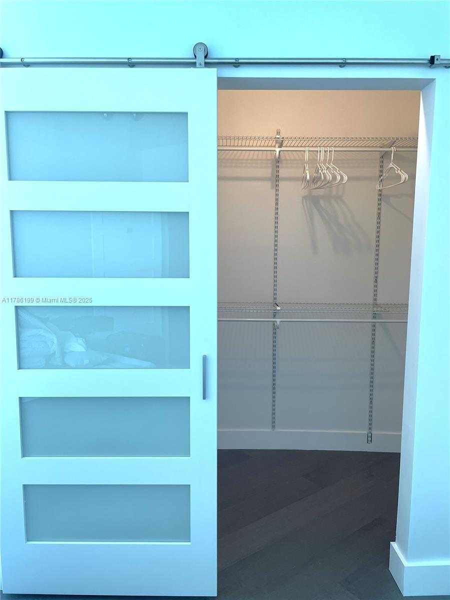 Small Image of 350 SOUTH MIAMI AVE #3713, Miami Number 4