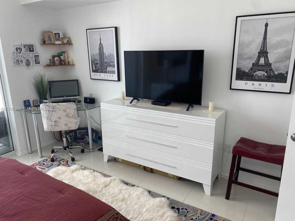 Small Image of 244 BISCAYNE BLVD #3004, Miami Number 31
