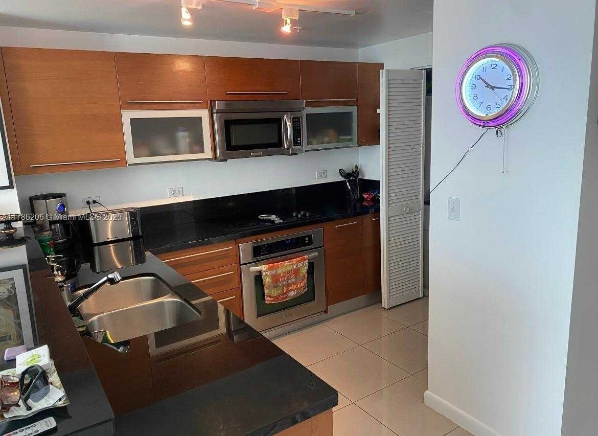 Small Image of 244 BISCAYNE BLVD #3004, Miami Number 32