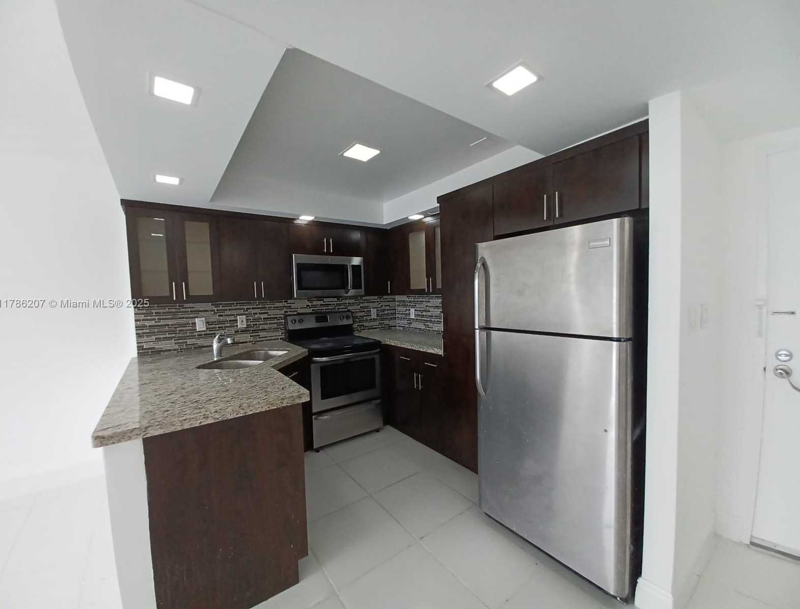 Small Image of 16740 NORTH EAST 9TH AVE #805, North Miami Beach Number 2