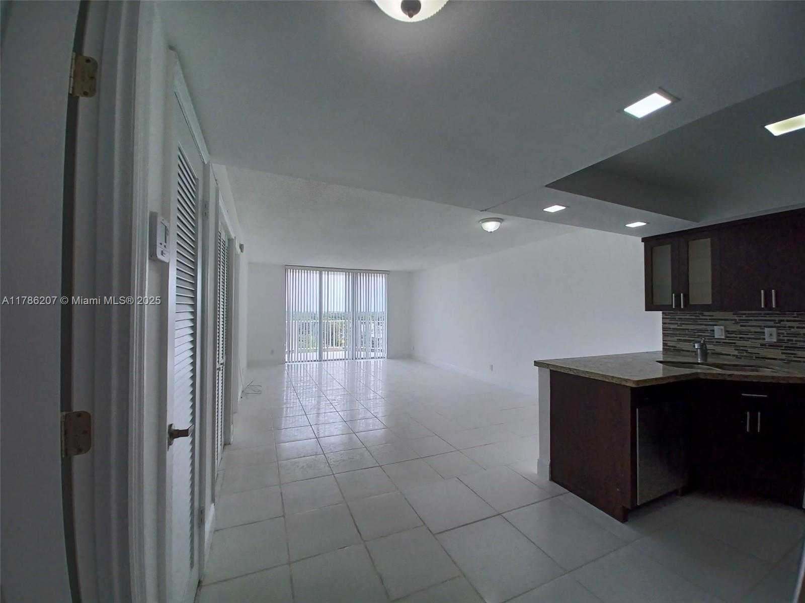 Small Image of 16740 NORTH EAST 9TH AVE #805, North Miami Beach Number 3