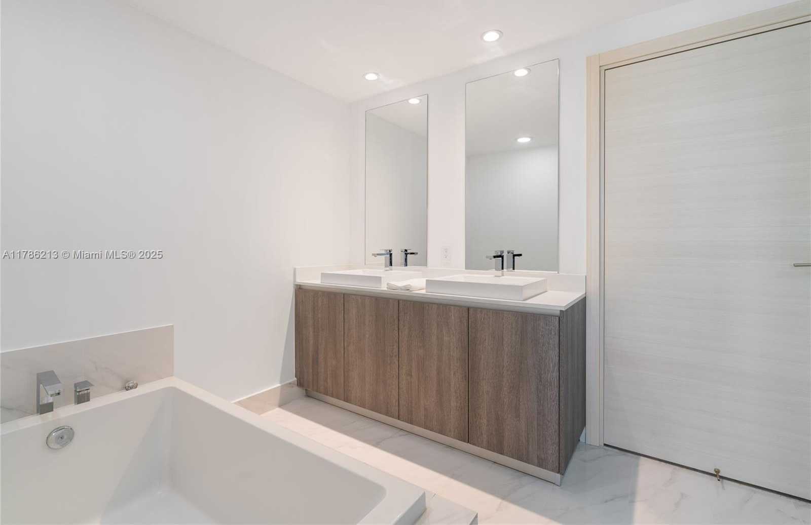 Small Image of 801 SOUTH MIAMI AVE #1002, Miami Number 38