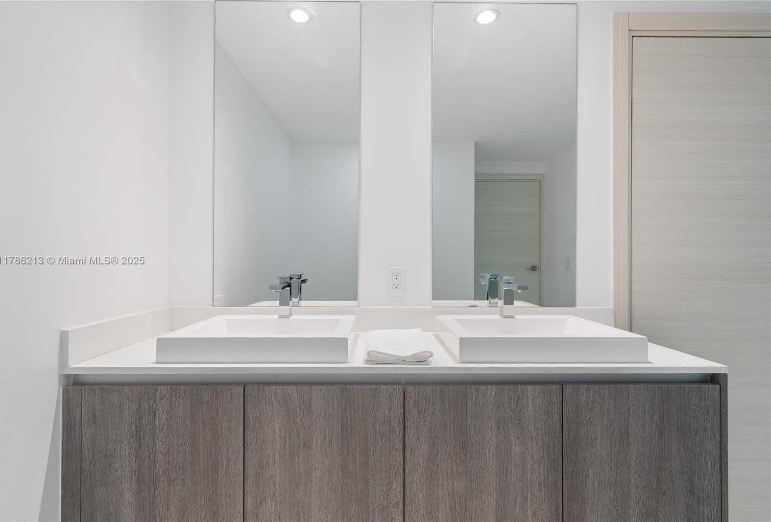 Small Image of 801 SOUTH MIAMI AVE #1002, Miami Number 39