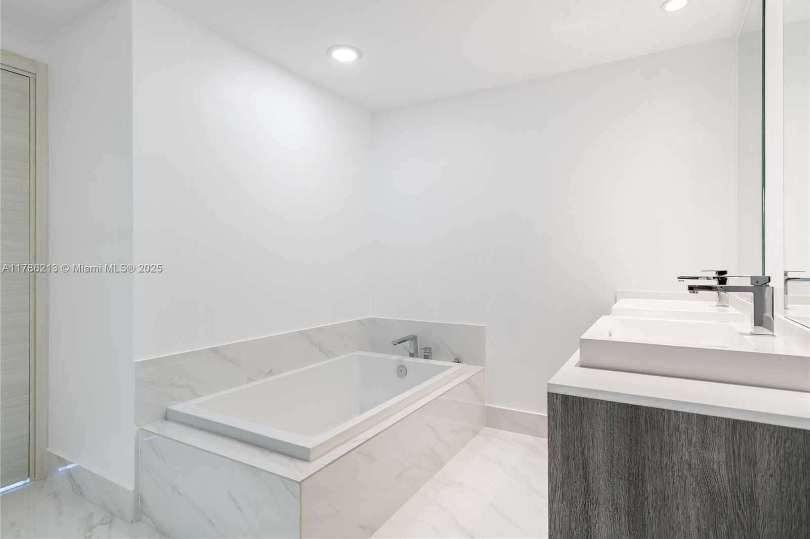 Small Image of 801 SOUTH MIAMI AVE #1002, Miami Number 42