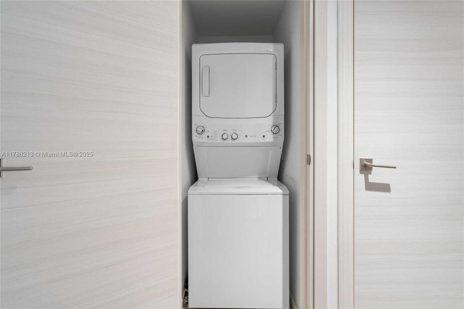 Small Image of 801 SOUTH MIAMI AVE #1002, Miami Number 53