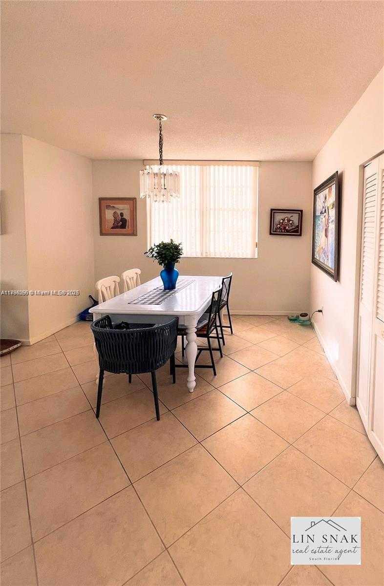 Small Image of 300 BAYVIEW DR #915, Sunny Isles Beach Number 11