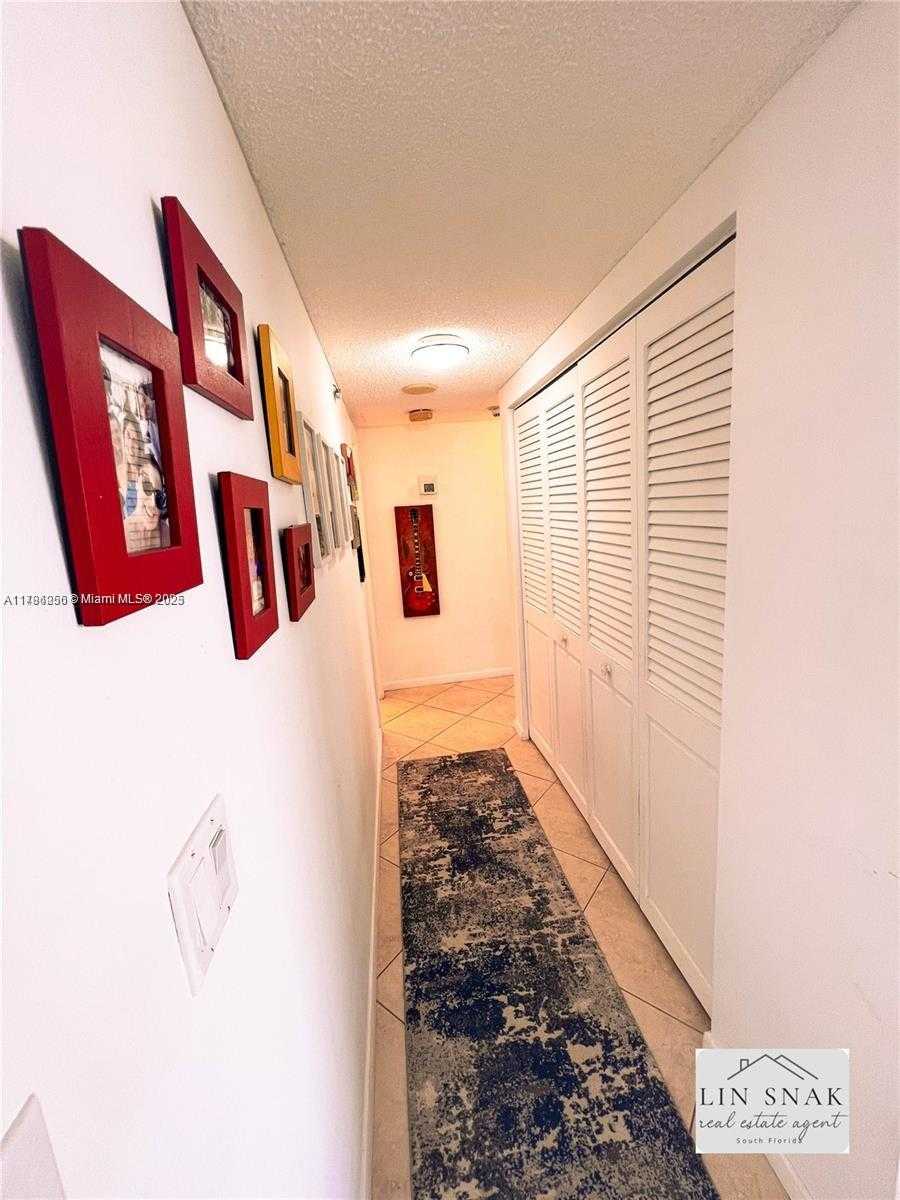 Small Image of 300 BAYVIEW DR #915, Sunny Isles Beach Number 12