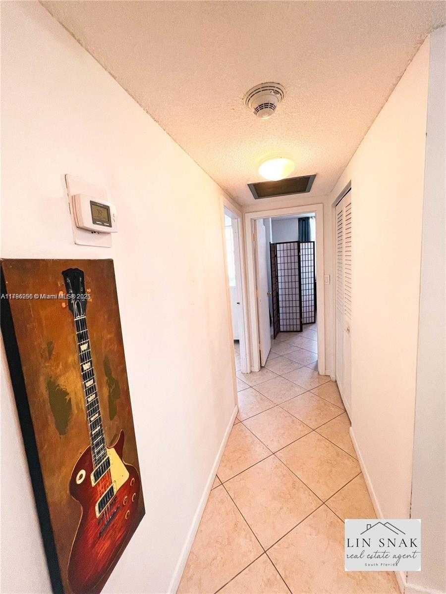 Small Image of 300 BAYVIEW DR #915, Sunny Isles Beach Number 14