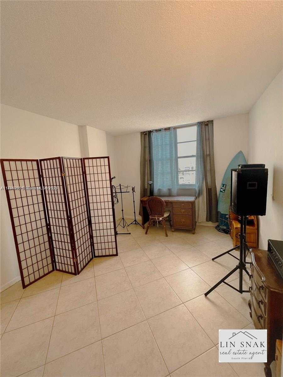 Small Image of 300 BAYVIEW DR #915, Sunny Isles Beach Number 15