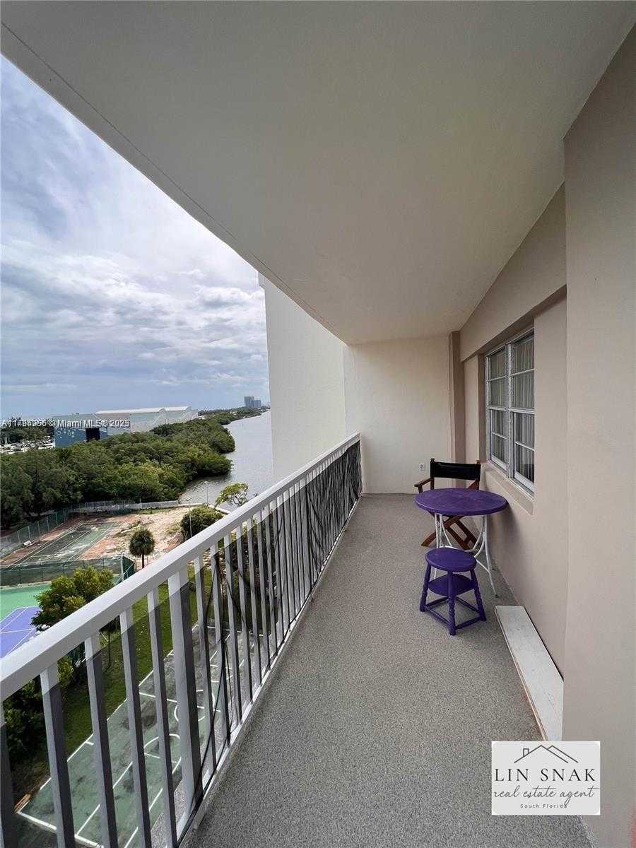Small Image of 300 BAYVIEW DR #915, Sunny Isles Beach Number 2
