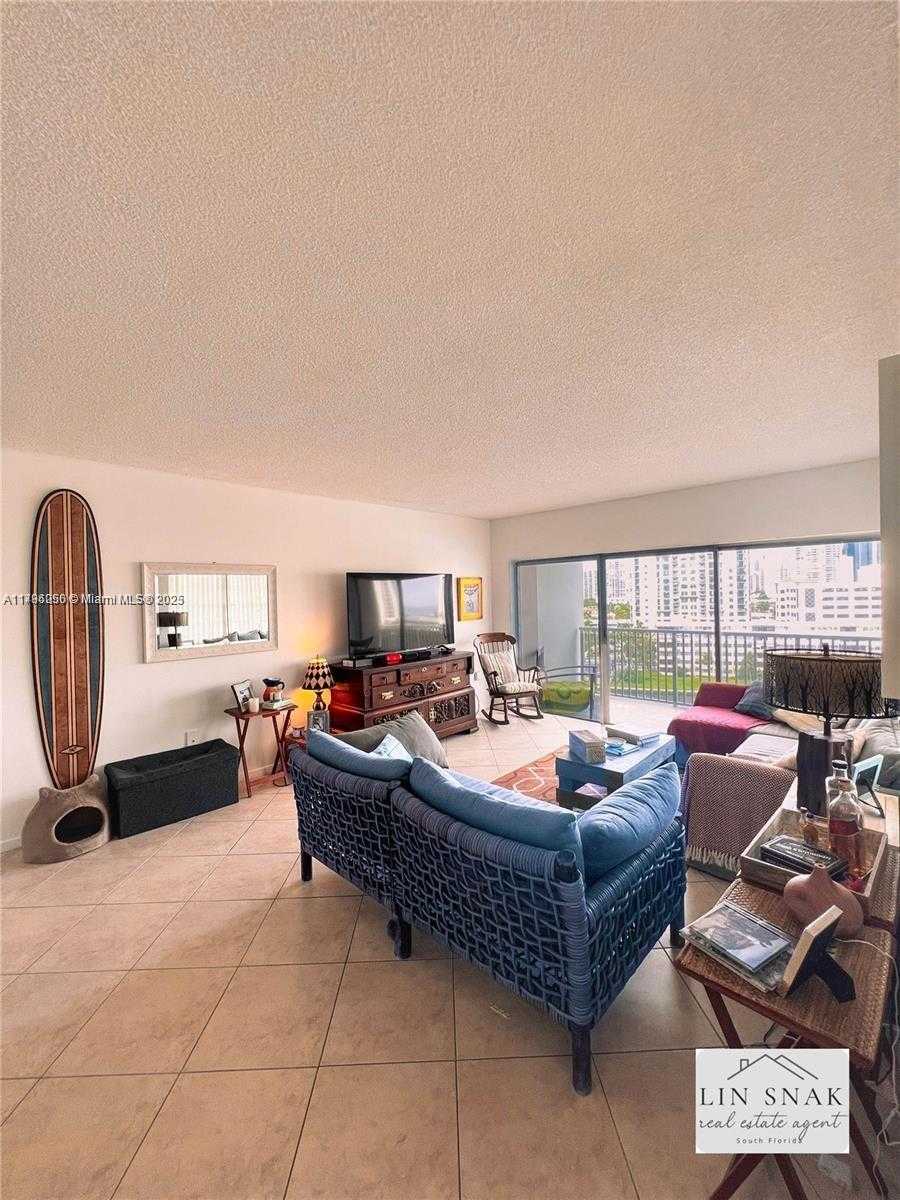 Small Image of 300 BAYVIEW DR #915, Sunny Isles Beach Number 23