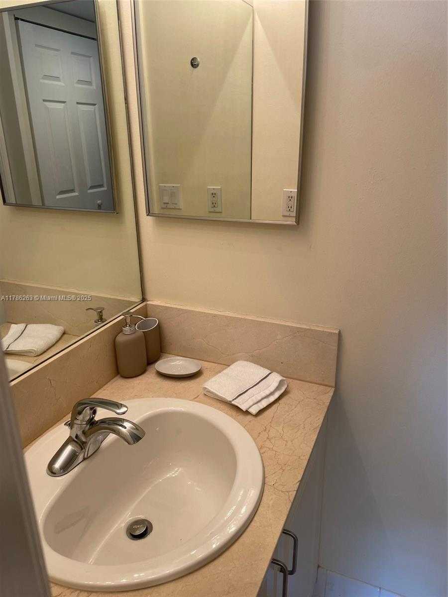Small Image of 1155 #909, Miami Number 20