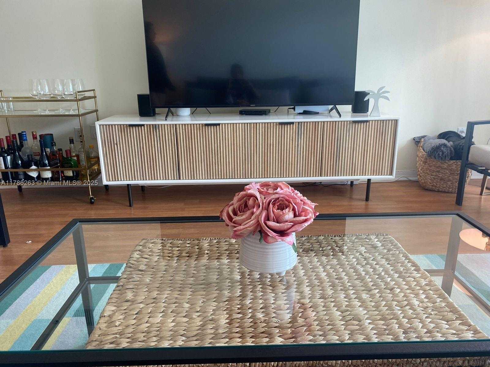Small Image of 1155 #909, Miami Number 6