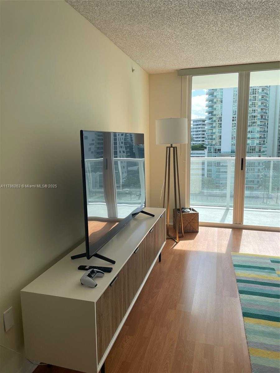 Small Image of 1155 #909, Miami Number 8