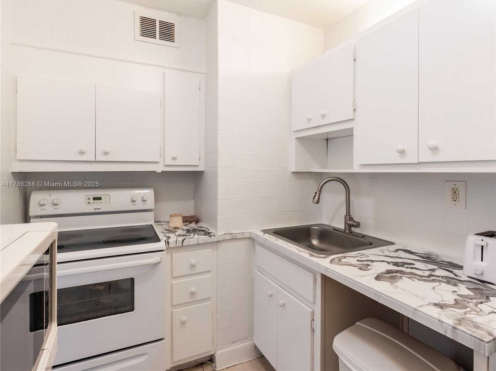 Small Image of 2899 COLLINS AVE #742, Miami Beach Number 10