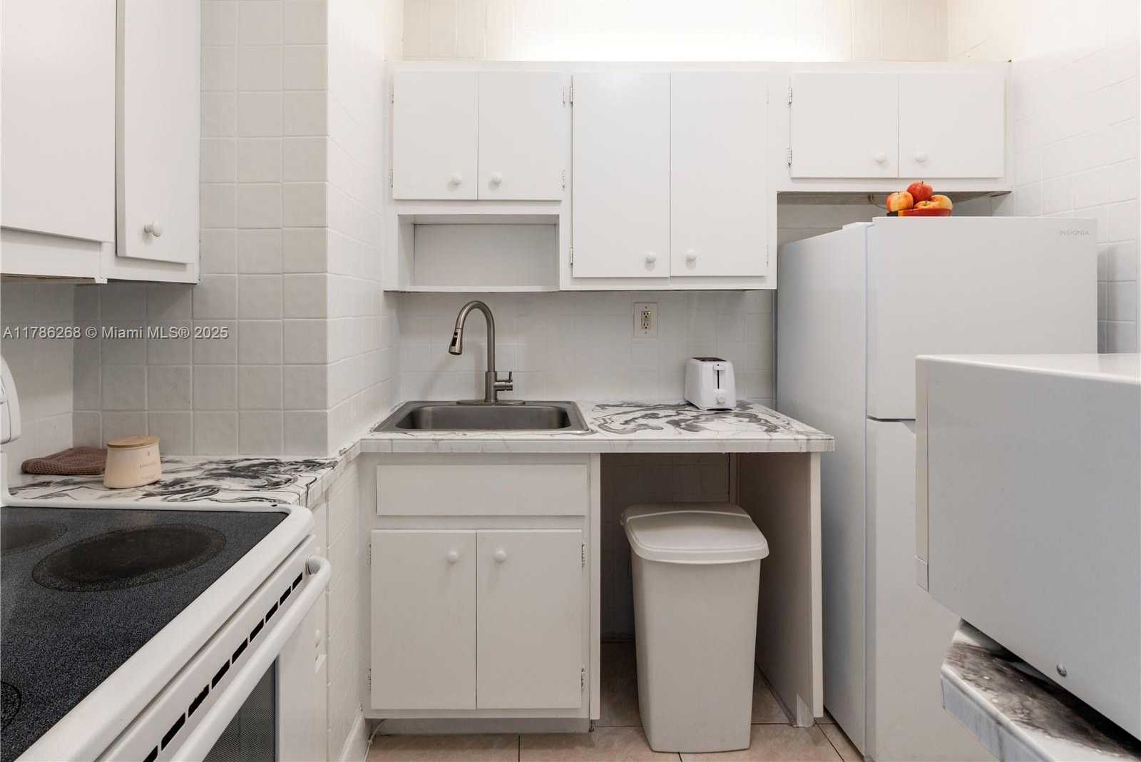 Small Image of 2899 COLLINS AVE #742, Miami Beach Number 12