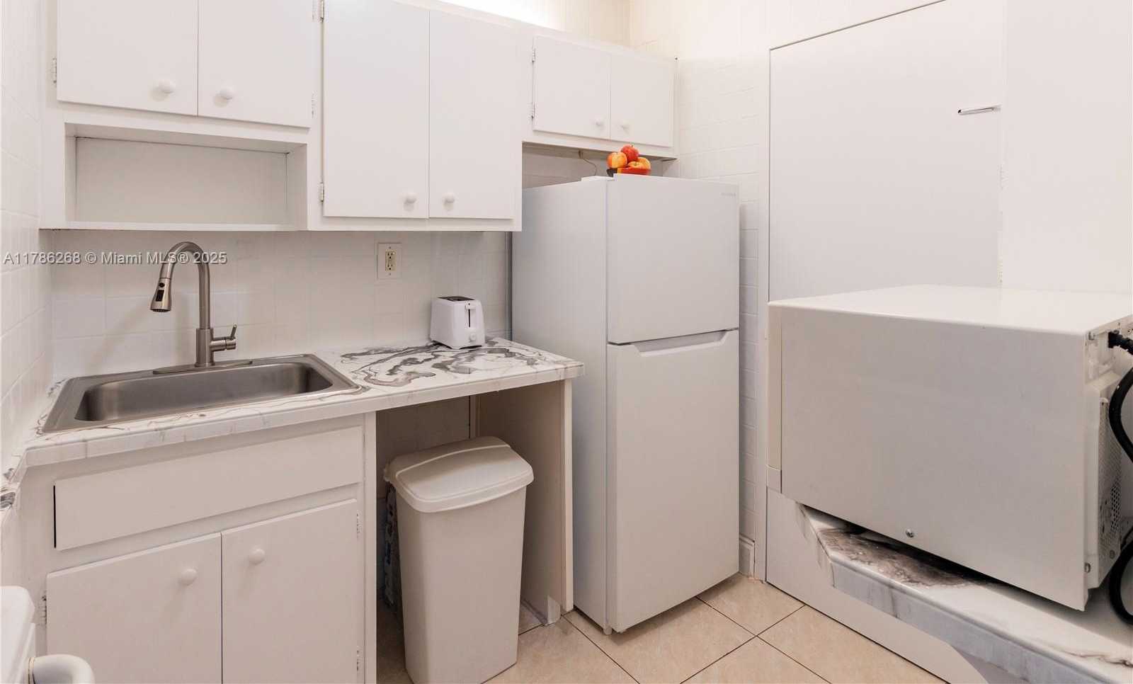 Small Image of 2899 COLLINS AVE #742, Miami Beach Number 13