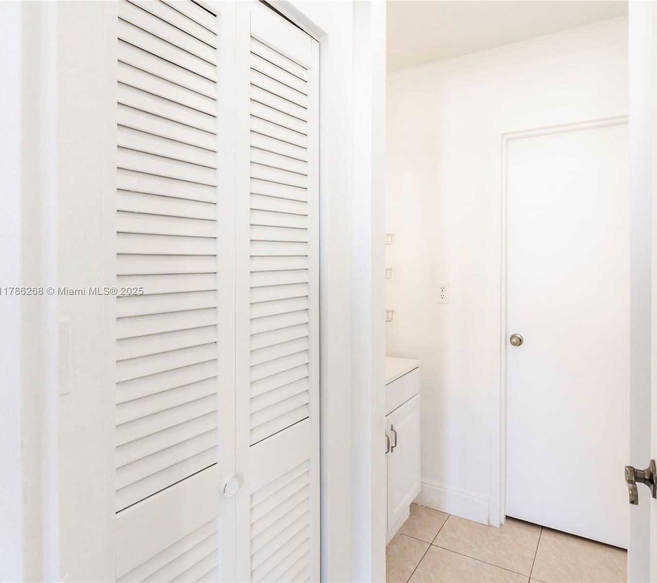 Small Image of 2899 COLLINS AVE #742, Miami Beach Number 14