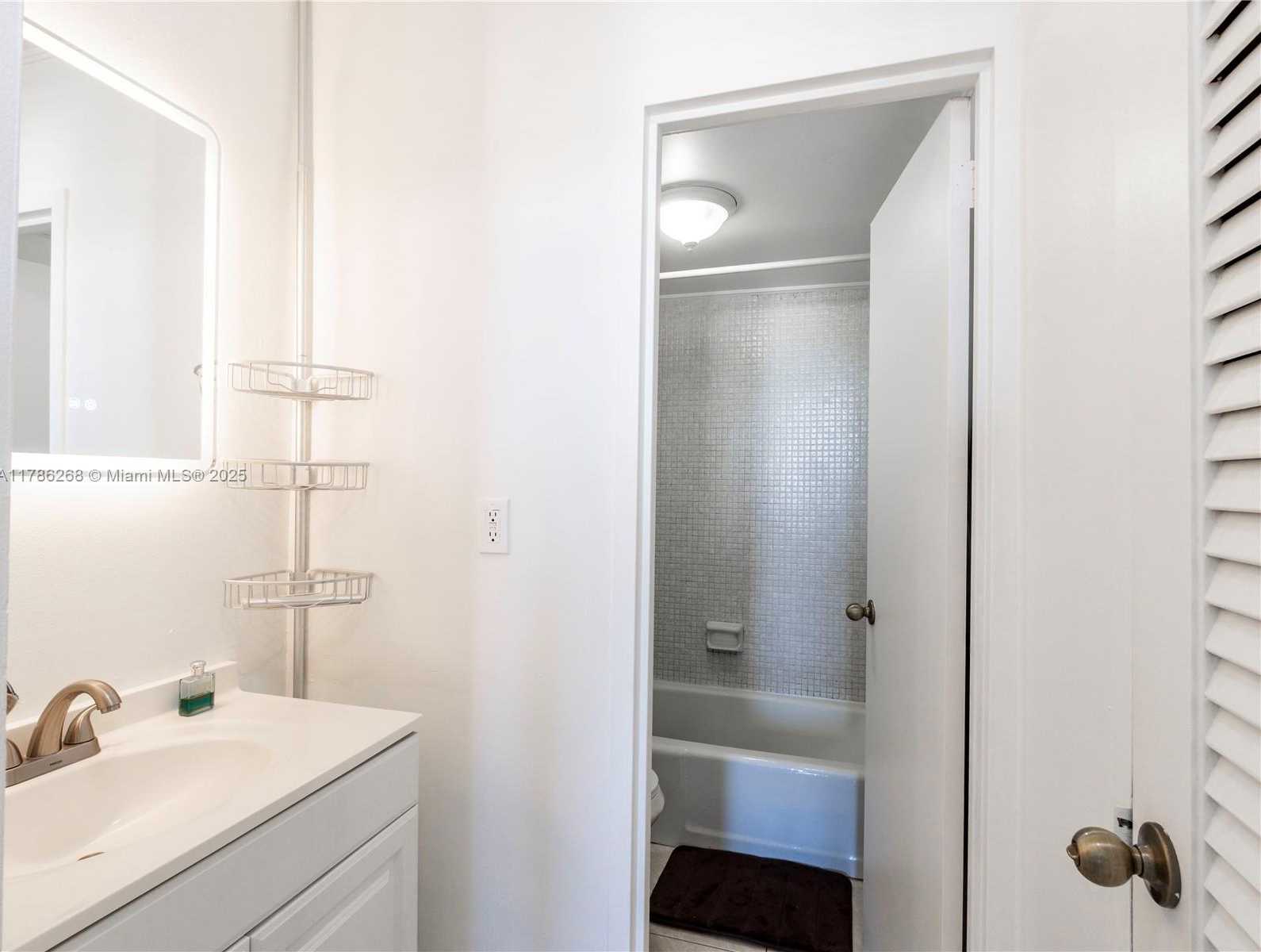 Small Image of 2899 COLLINS AVE #742, Miami Beach Number 16