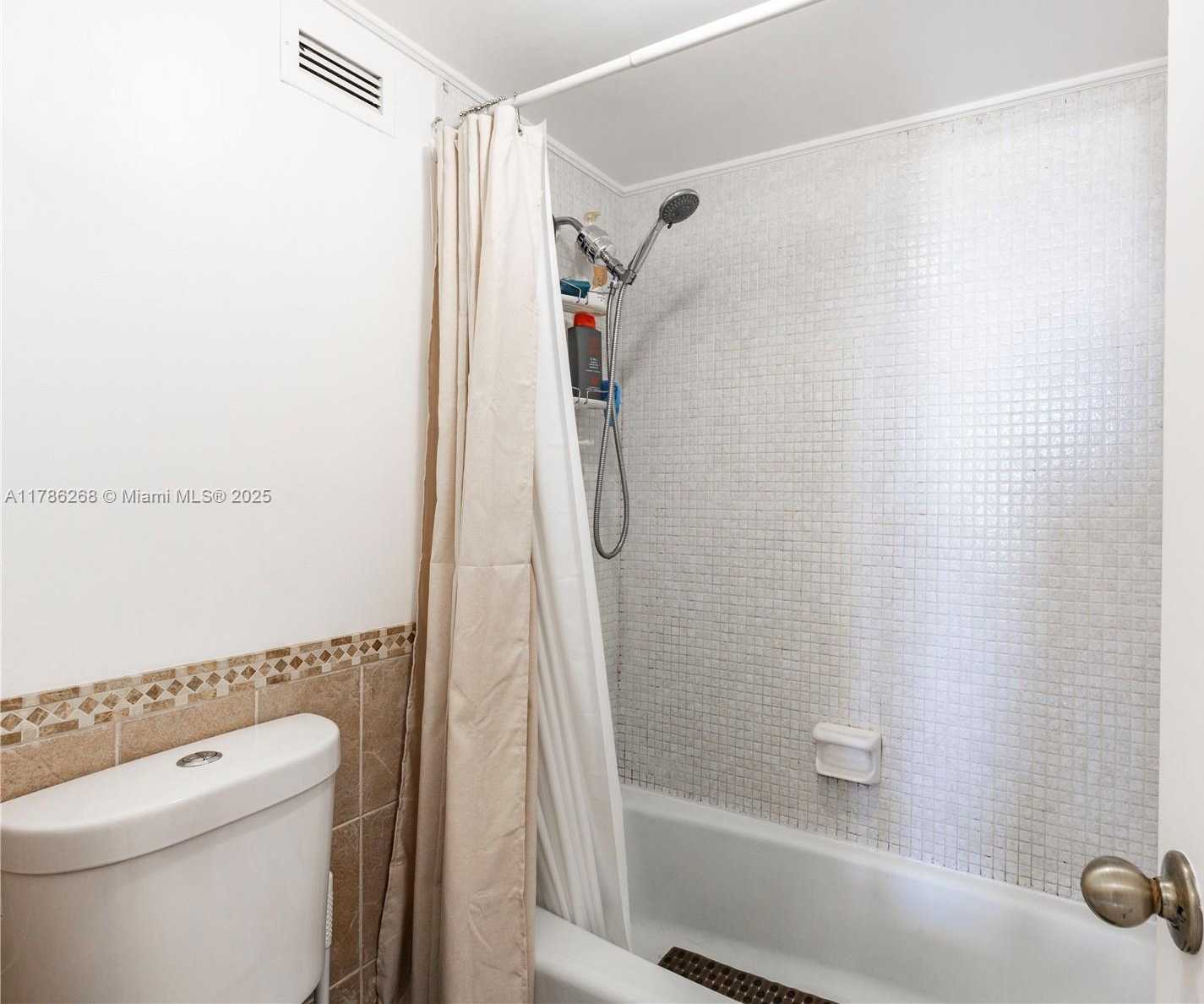 Small Image of 2899 COLLINS AVE #742, Miami Beach Number 17