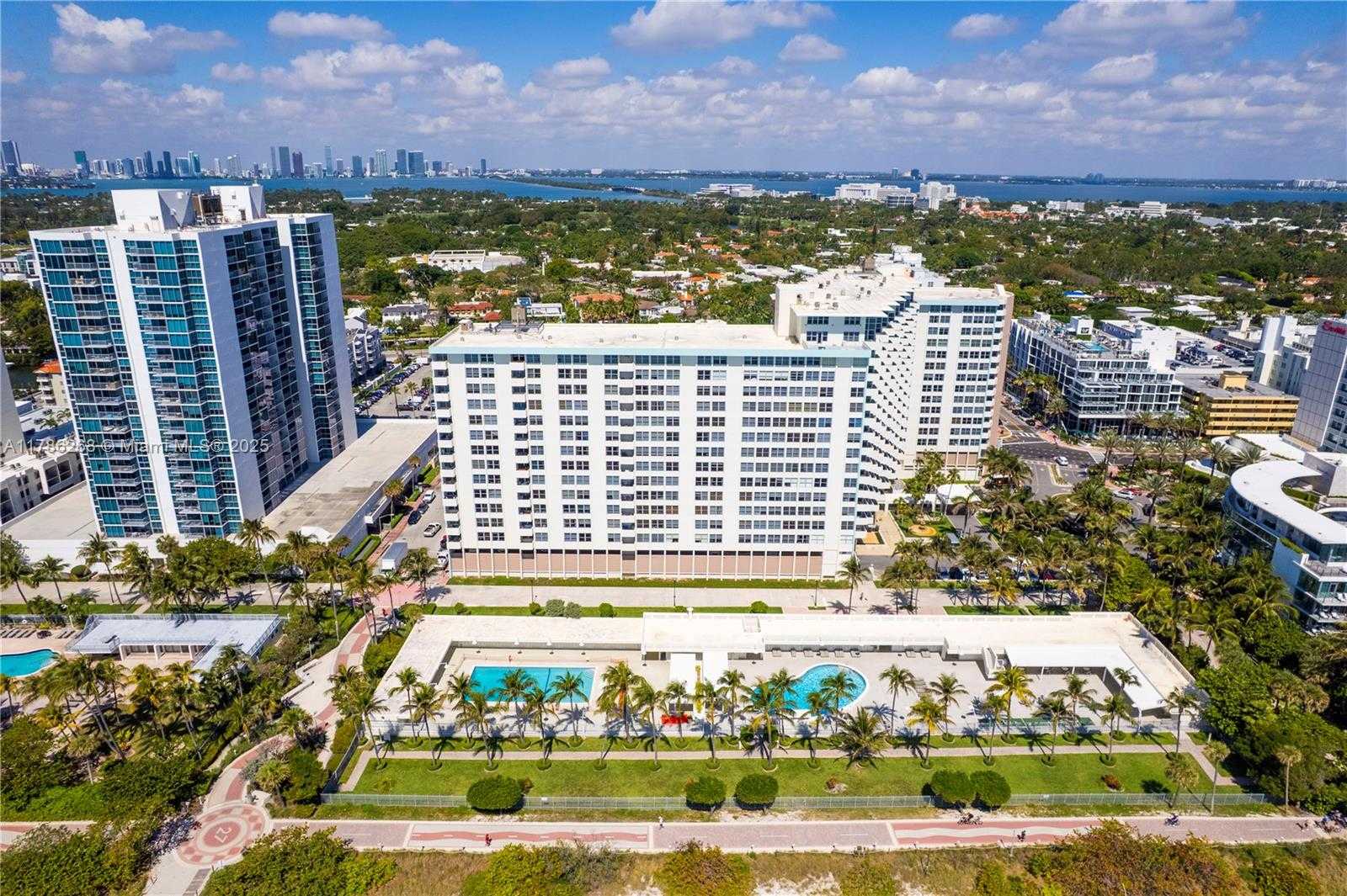 Small Image of 2899 COLLINS AVE #742, Miami Beach Number 4