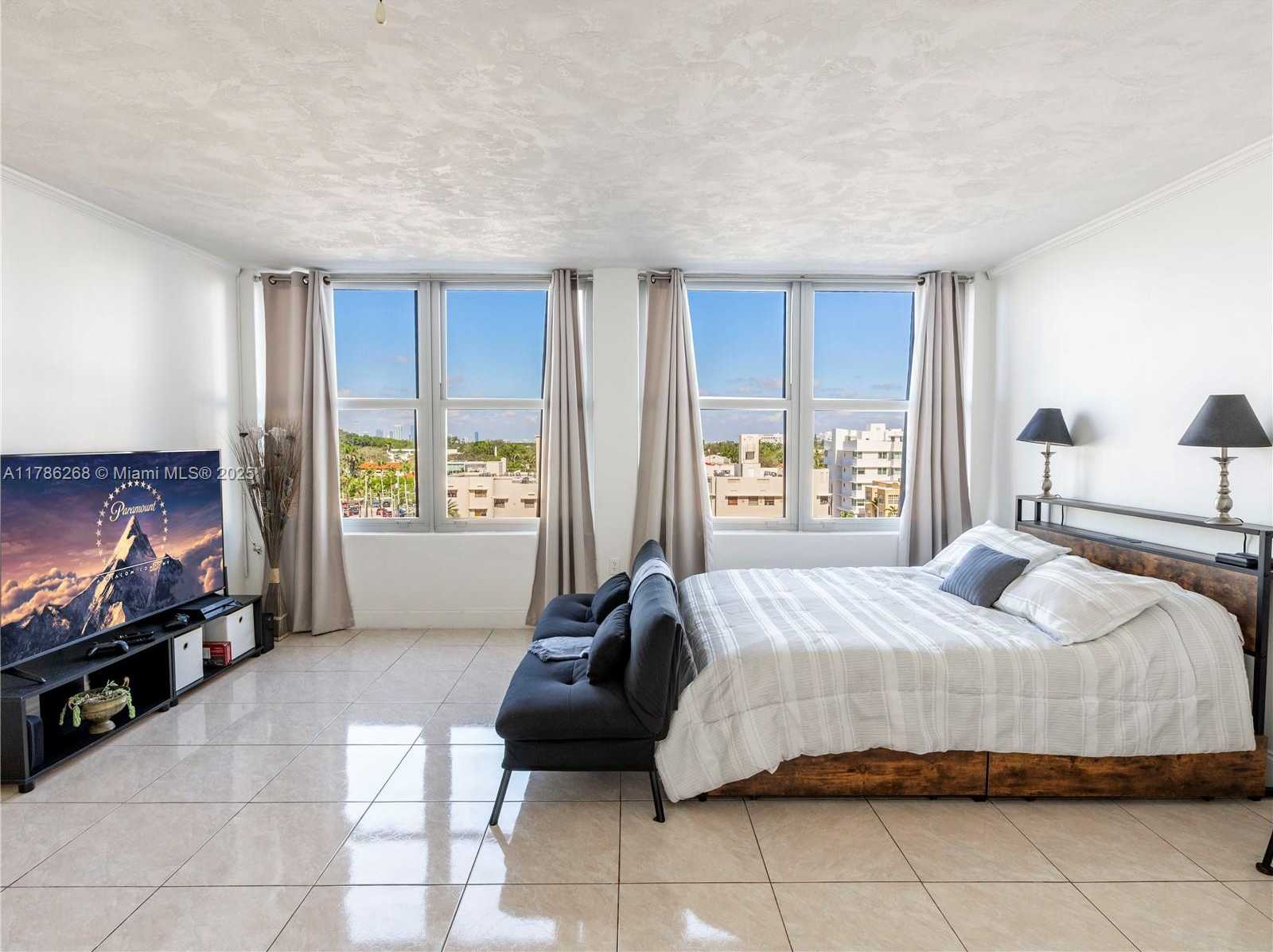 Small Image of 2899 COLLINS AVE #742, Miami Beach Number 5