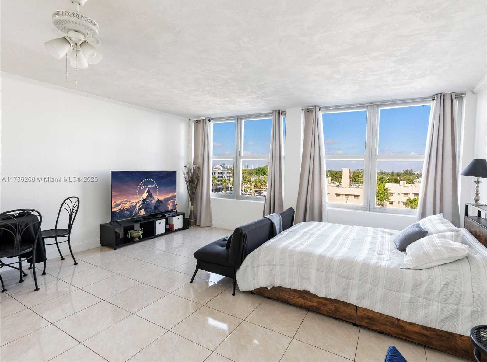 Small Image of 2899 COLLINS AVE #742, Miami Beach Number 6