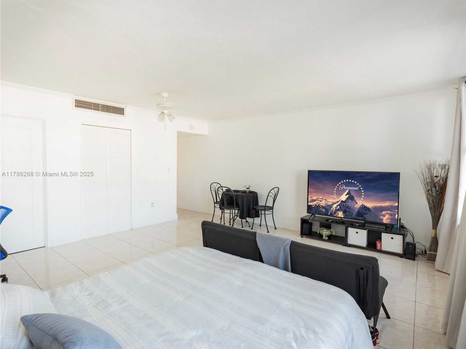 Small Image of 2899 COLLINS AVE #742, Miami Beach Number 7